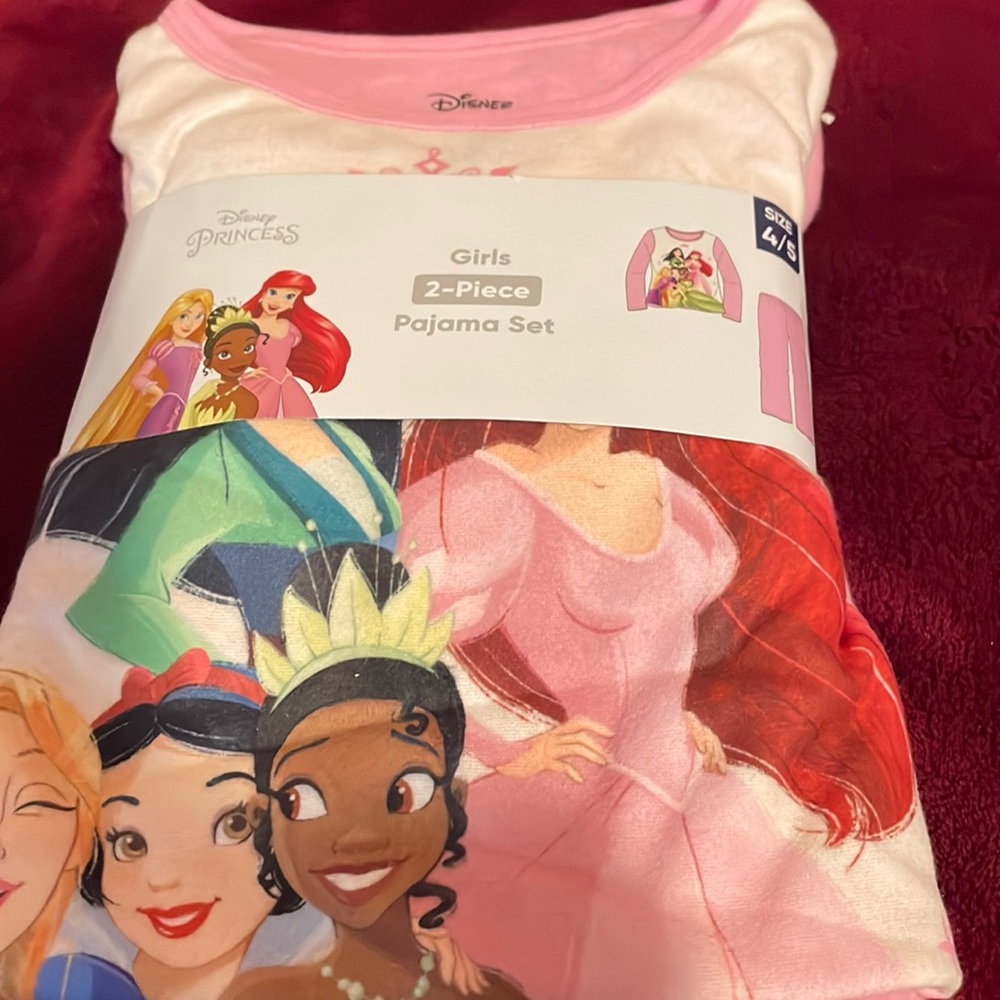 Pj set!! Selling because it was the wrong size and now I can’t return it! Enjoy